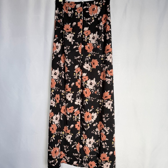 Forever 21 Black and Peach Floral Maxi Skirt with Leg Slit, Women’s Medium - Picture 8 of 9